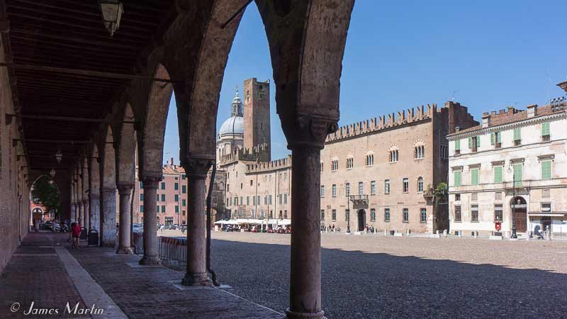 mantua piazza Sordello